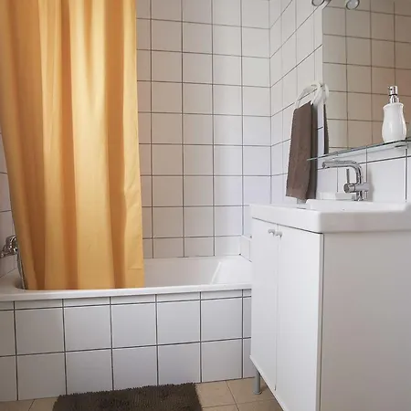 Apartamento Con Ascensor En Primera Linea *