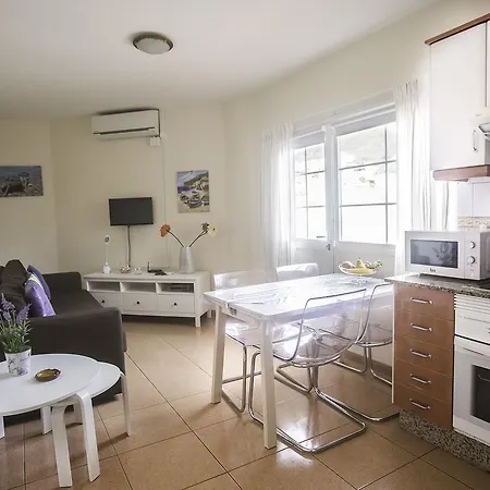 Apartamento Con Ascensor En Primera Linea *